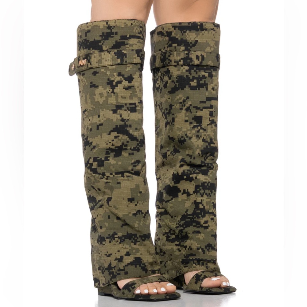 AZALEA WANG MARIETTA FOLD OVER OPEN TOE SANDAL BOOT IN CAMO - SIZE 7 - NWT - Picture 4 of 14